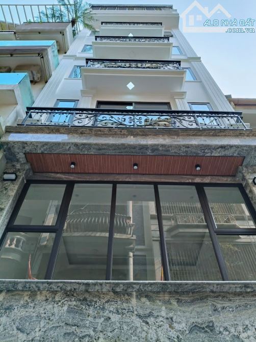 Nhà mới đẹp 6T thang máy Trương Công Giai, 55m2 kinh doanh sầm uất, ô tô vào nhà, ở sướng - 1