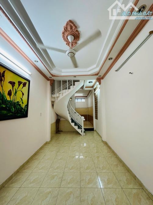 HÀNG NÓNG Bàu Cát, Tân Bình - Nhà 3 tầng, 45m², xe hơi đậu trong nhà. - 1