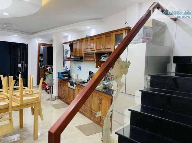 Bán nhà Nguyễn Duy Dương Q.10, sau lưng căn mặt tiền, ngang khủng, tài lộc, nhỉnh 5 tỷ - 1