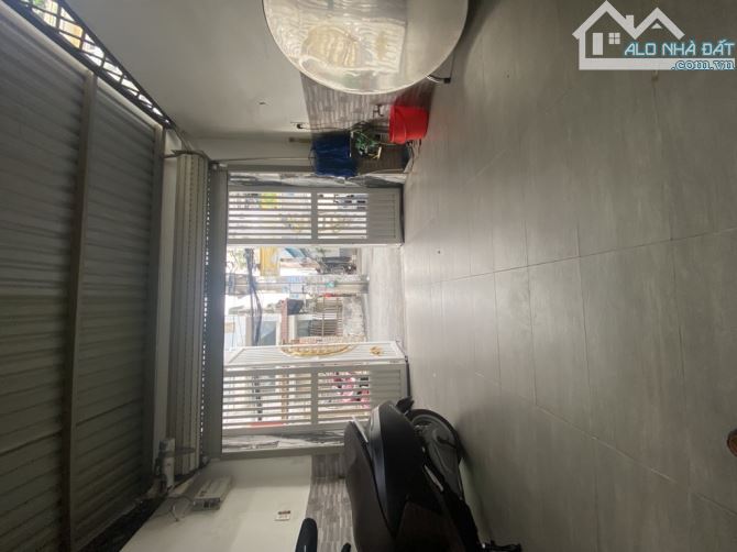 NHÀ 2 TẦNG HẺM XE HƠI TRÁNH LÂM VĂN BỀN - NGANG 4 DÀI 20 - nhỉnh 7ty TL - 1