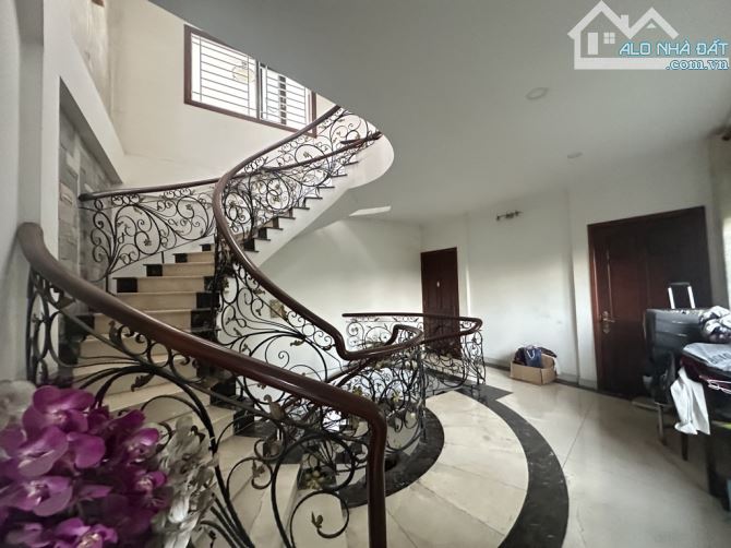 nhà ô tô ngủ trong nhà, tặng full nội thất gỗ, 99m2 gần Emart, khu công nghiệp Tân bình - 1