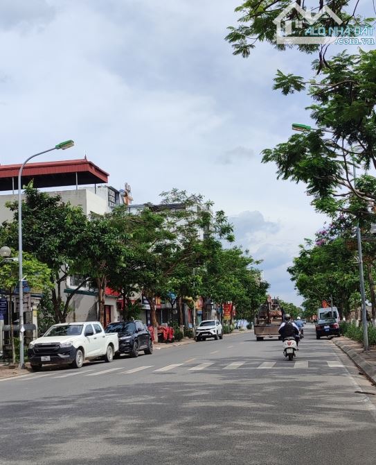 SIÊU PHẨM NGỌC THUỴ -  MỚI TINH -THANG MÁY -  GARA ÔTÔ - NỘI THẤT SANG TRONG - 1