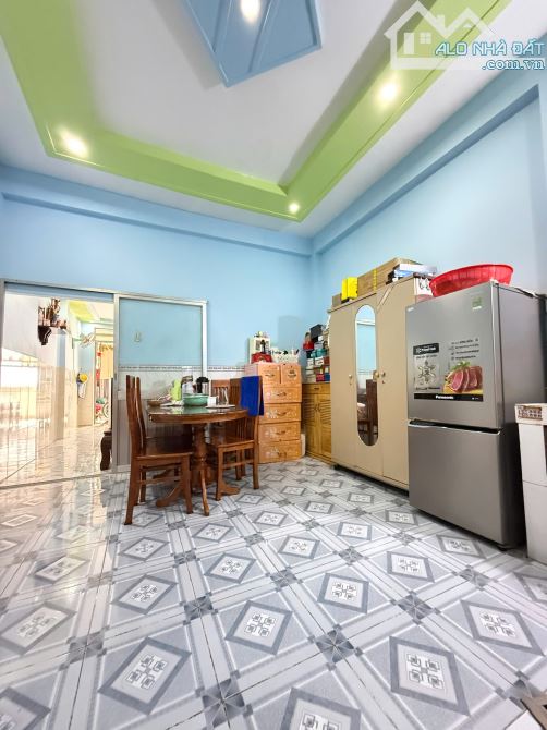CẦN BÁN NHÀ ALO ALO CHỈ 2.4 TỶ.NGAY CHỢ ĐÔNG THẠNH - NHÀ 2 TẦNG - 62M2 - Ô TÔ ĐỖ CỬA - MẶT - 1
