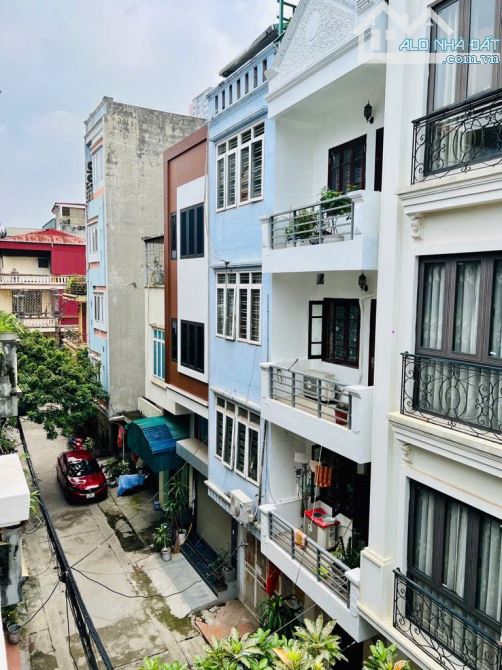 Linh Đàm, gần bến xe Nước Ngầm, cạnh trường cấp 3 Việt Nam - Ba Lan 40m 4 tầng 10.5 tỷ - 1