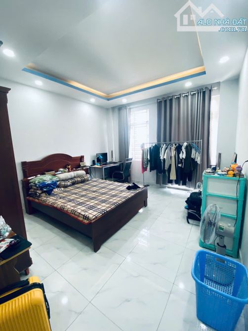 Bán Gấp nhà Đ số 8 BHH B  hẻm 5m 1 trục sát mặt tiền 62m2,4 Tầng Nhỉnh 4 tỷ - 1