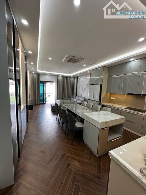 Bán nhà Nguyễn Văn Cừ 6 tầng thang máy 80m chủ hạ giá 2 tỷ giá mới hơn 18 tỷ mặt ngõ ô tô - 1