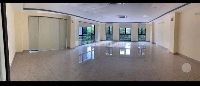 Cho thuê tầng 4, DT 120m², MT 9,8m ngõ Chùa Láng – Đống Đa, view hồ, có thang má - 1