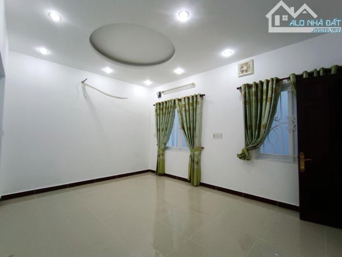 QUẬN 3 - NHÀ 5 TẦNG, 8PN LÊ VĂN SỸ - Ô TÔ NGỦ NHÀ - NGANG 5.2M - 80M2 CHỈ 17xx - 12