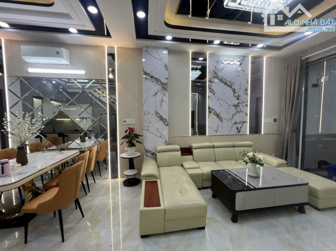 Bán nhà phố cao cấp Huỳnh Tấn Phát, Nhà Bè, DT 6,4x13m, 3 lầu, ST. Giá 8,8 tỷ - 12