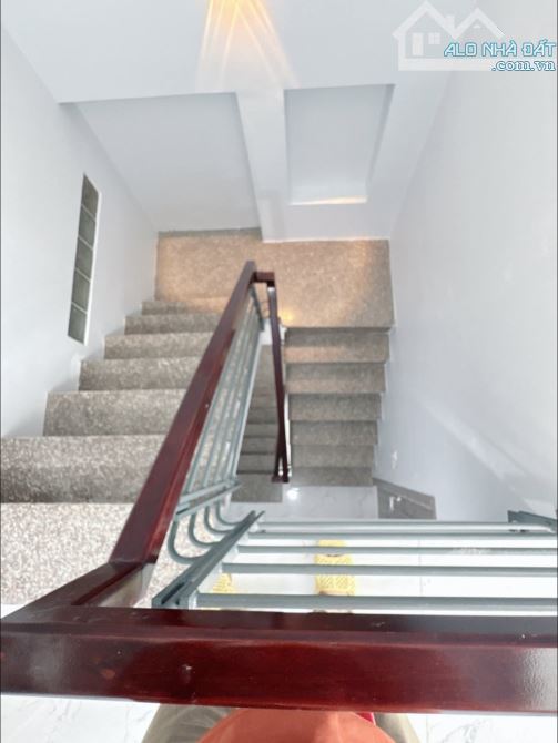 BÁN NHÀ MỚI 3 TẦNG HẺM XE HƠI Hoàng DIỆU Q.4 NHỈNH 6TY - 12