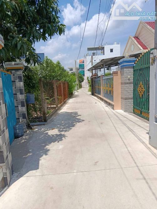 Nhà 1 Lầu Mới Hoàn Thiện 4 x 25m Ngay Thị Trấn Cần Giuộc, 4PN 2WC . Đường Xe Hơi. Sổ Hồng - 12
