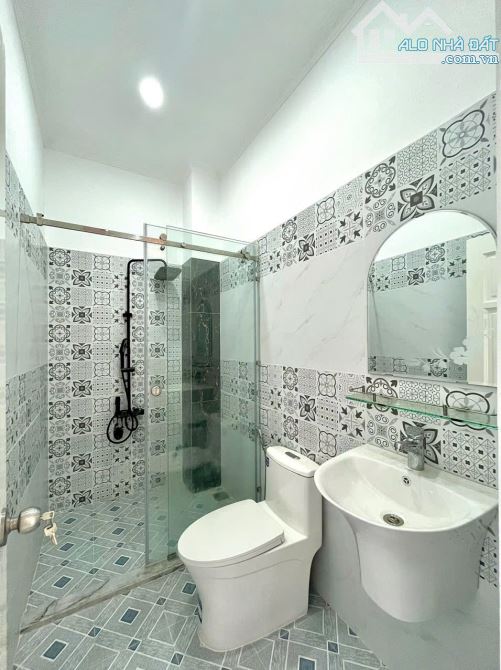 Cho Thuê Nhà Trệt Lửng 2 Lầu Góc 2 Mặt tiền Trục chính hẻm 112 Hoàng Quốc Việt - 14