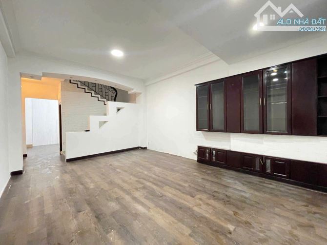 🔥 MẶT TIỀN TRUNG TÂM PHÚ NHUẬN 61m2 - 4 TẦNG- 5 PN - GARARA Ô TÔ - CHỈ 13.X - 2