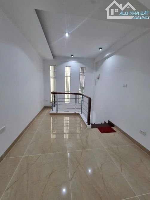 BÁN NHÀ TRẦN CUNG- NHÀ ĐẸP SẴN Ở - CỰC GẦN PHỐ - Ô TO- LÔ GÓC THOÁNG SÁNG-40m GIÁ 9.8 tỷ c - 2