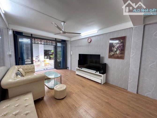 BÁN NHÀ ĐẸP,VỊ TRÍ ĐẮC ĐỊA, HXH, 2 TẦNG, 50M2, CƯ XÁ TÂN TRỤ PHAN HUY ÍCH,CHỈ 5 TỶ - 2