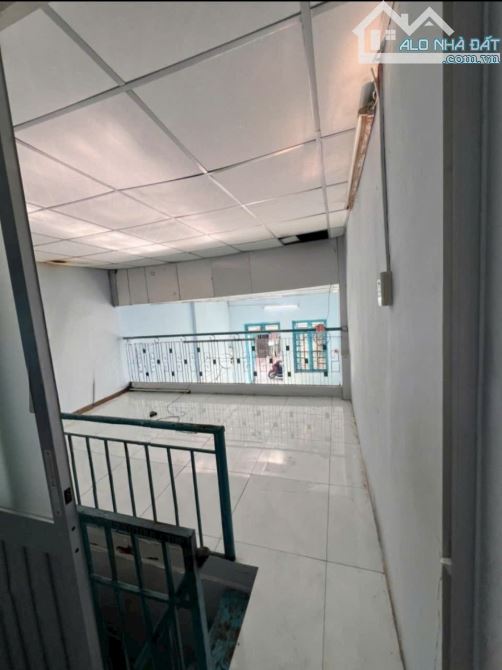 BÁN NHÀ LÂM THỊ HỐ, Q12 - DIỆN TÍCH 52m2 ( 4 x 14 ) - Ô TÔ NGỦ TRONG NHÀ - GIÁ RẺ 3.89 TỶ. - 2