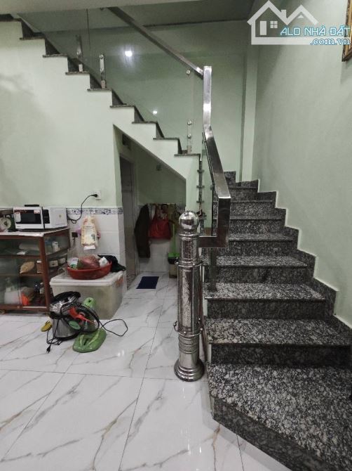 BÁN NHÀ 3 TẦNG- đường Xe Tải- 53.4m²(5x10,7)- Chỉ: 4,75 tỷ- Sổ hoàn công-4 phòng ngủ - 4wc - 2