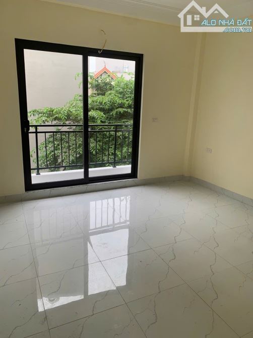 🏡 BÁN NHÀ ĐÔNG LA – CHỈ HƠN 3 TỶ - LÔ GÓC 4 TẦNG – 40M² - 2