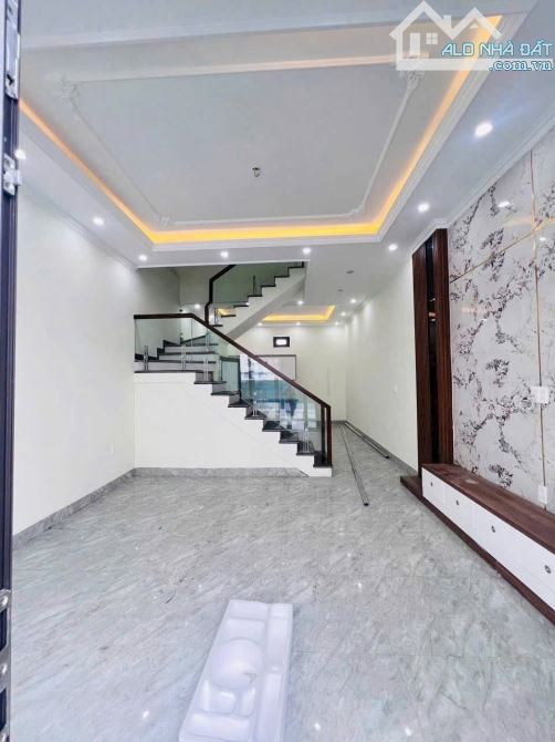 🔥 BÁN NHÀ ĐẸP GIỮA TRUNG TÂM NÚI ĐÈO – GIÁ SỐC CHỈ 3 TỶ 2XX! 🔥  📍 Vị trí vàng: Ngay mặt - 2