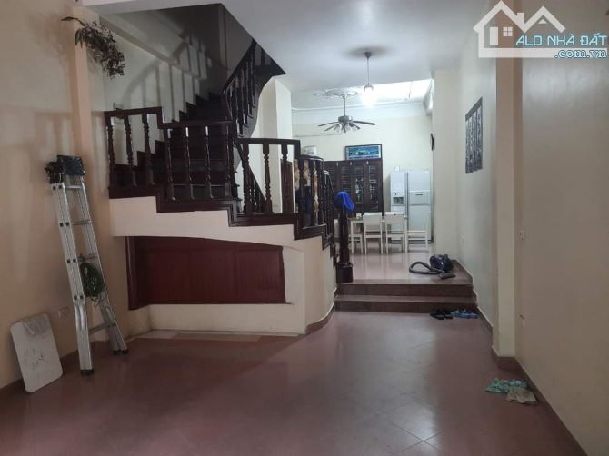 Cho thuê nhà ngõ 30 phố Nghĩa Đô. Diện tích 70m2 x 4 tầng đủ điều hòa, ngõ rộng để ô tô - 2