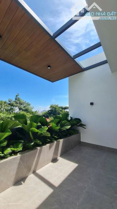 BÁN GẤP NHÀ 3 TẦNG, GẦN BIỂN BÃI SAU, MẶT TIỀN ĐƯỜNG NGUYỄN THỊ MINH KHAI, PHƯỜNG 8, VT