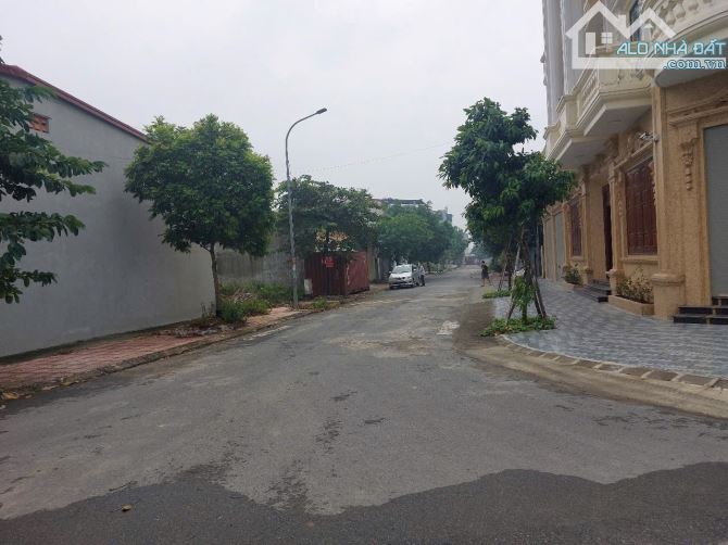 💰8 tỷ x .  Sở hữu ngay lô góc 2 mặt tiền   👍  đất giãn dân 👉  đường 2 xe 🚘 đi thoải má - 2