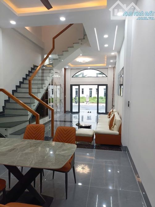 Nhà Phố 3 Tầng Mới Đẹp Ngay Icon Central – Đường 12m Có Vỉa Hè – Giá Chỉ 4.8 Tỷ - 2