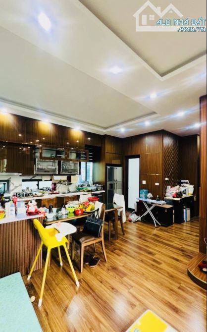 Lô góc toà nhà VP mới xịn đẹp, oto đỗ hầm, ngay Lê Trọng Tấn. DT: 101m2 x mt 5.2m x 8T - 2