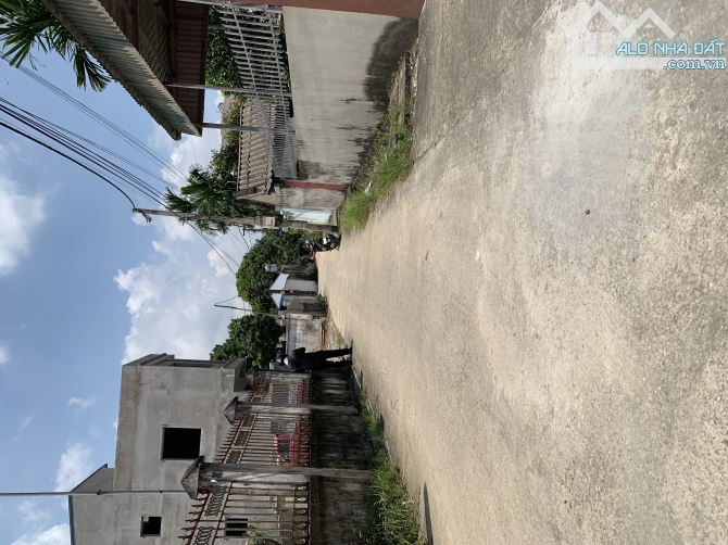 Cc gửi em bán  DT 90m full tc đường ô tô thông bám ql6 - 2