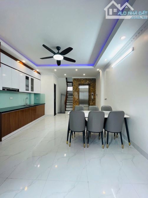 💥BÁN NHÀ PHẠM VĂN ĐỒNG - Ô TÔ TRÁNH - KINH DOANH TẤP NẬP - 40m2 - 9.35tỉ - 2