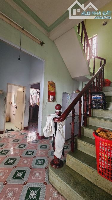 Bán BIỆT THỰ trung tâm LINH TRUNG gần ngã tư THỦ ĐỨC Dt: 212m2 Giá 12.9 Tỷ - 2
