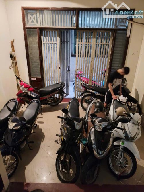 Bán nhà Hoàng Ngân cách 1 nhà ra ô tô 5 tầng 45m MT 4m 7 phòng ngủ ở, cho thuê căn hộ 25tr - 2