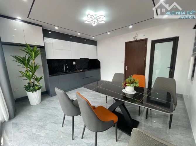 Đàm Quang Trung 40m 6t mt 5m - 9.1 tỷ ô tô 4 chỗ vào nhà - 2
