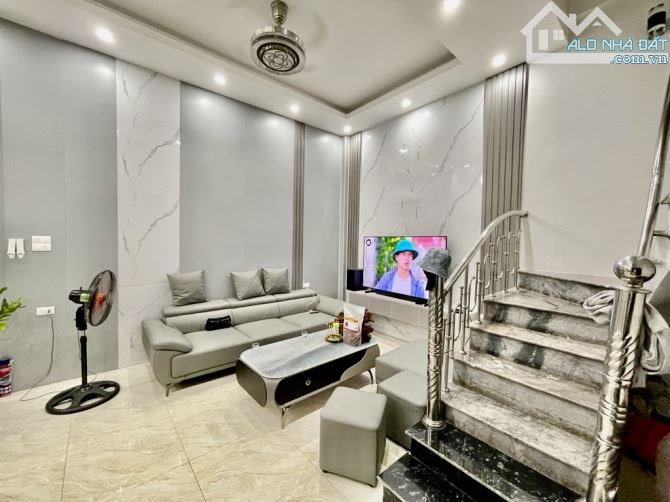 Bán Gấp Nhà Dân Xây Hồng Tiến 50m2-hơn 7 tỷ-VỊ TRÍ VÍP-3 BƯỚC RA MẶT PHỐ HỒNG TIẾN-Ô TÔ GẦ - 2