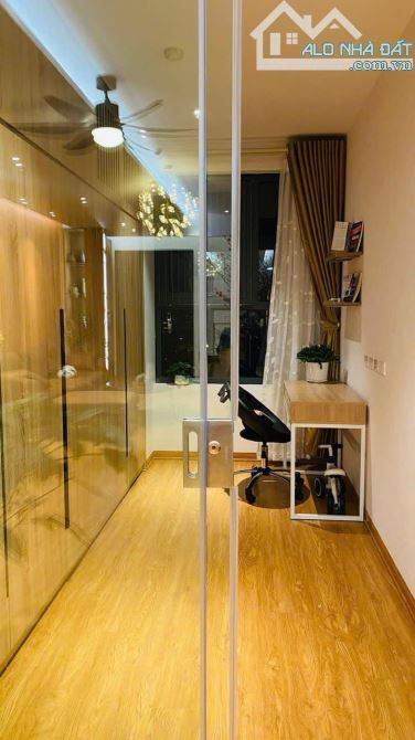 Bán gấp CH chung cư 3PN ( 1PN nhỏ) 2 VS, căn góc 92m2, giá 8.4 tỷ. Tháp B Stellar Garden - 2