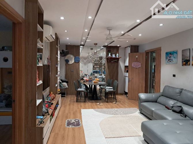 INTRACOM 1 TRUNG VĂN: TẦNG CAO - BAN CÔNG - 120M² - 3PN - 6.6 TỶ (9TL6970) - 2
