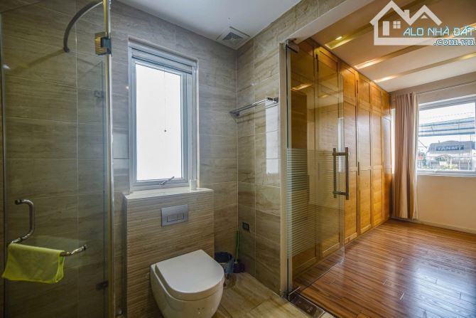 Bán nhà Cầu Giấy 204m² MT 12m 4 tầng gần Võ Chí Công – Giá: 47 tỷ - 2