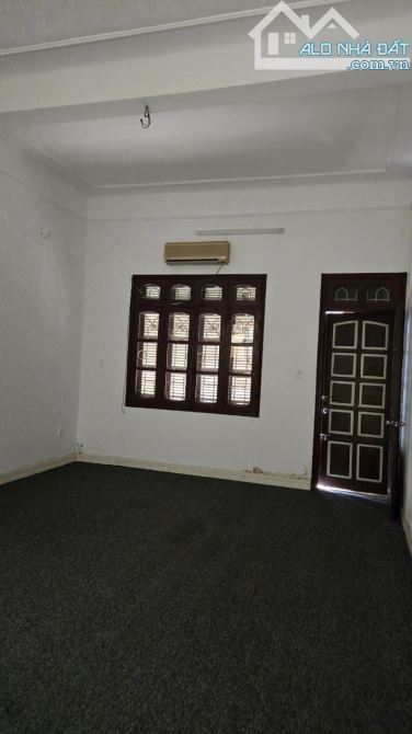 Bán gấp nhà riêng Đường Láng, Láng Hạ, Đống Đa, Hà Nội giá cực chất 160 triệu / m2, 54 m2 - 2