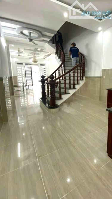 BÁN NHÀ TÂN PHONG, 1TRỆT 1LẦU LỬNG, SỔ HỒNG THỔ CƯ, ĐƯỜNG 5m, SÂN ĐẬU 3 OTO (NP821) - 2