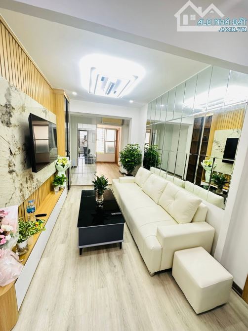 Bán tập thể Thanh Xuân Nam, Hà Nội, 99m, 3pn, 2wc, đủ nội thất, góc, chỉ 4.88tỷ - 2