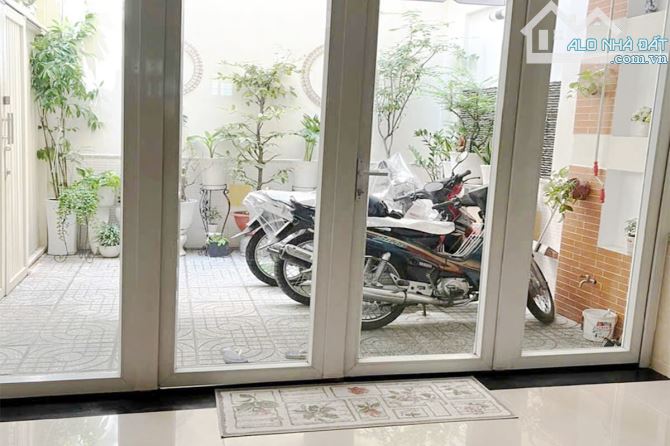 Bán nhà Nguyễn Kiệm Phú Nhuận, 4m x 19m 4 Tầng nhà đẹp, Xe hơi đậu cửa - Giá 12.8 tỷ TL - 2