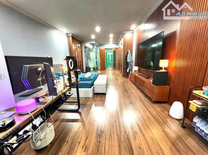 BÁN NHÀ HOÀNG CẦU ĐỐNG ĐA 130m2x4T Đẹp, MẶT TIỀN 8M NGÕ Ô TÔ TRÁNH - 2