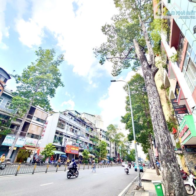 Bán Biệt Thự Phố Góc 2 Mặt Tiền, Trần Phú Quận 5, DT: 4,2m*24m, 4 Tầng, NT đẹp, Giá 3x Tỷ - 2
