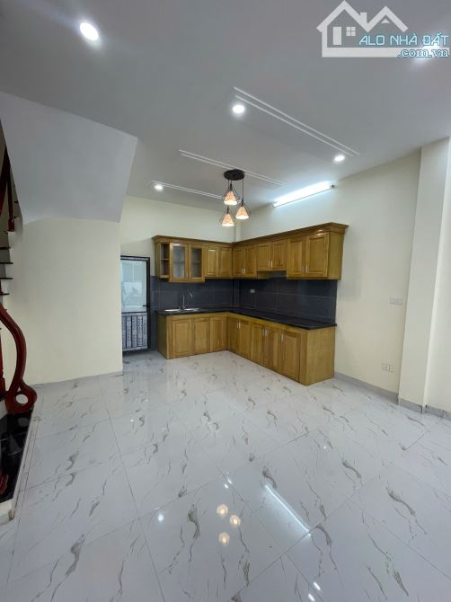 Nhà cạnh nhà văn hóa thôn, đối diện sân bóng đá, ô tô đỗ cạnh nhà. Vị trí đắc địa bậc nhất - 2