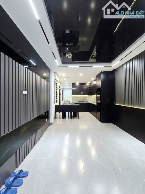 Nhà đẹp 2 mặt thoáng đường ô tô tránh ngõ Phố Thạch Bàn DT 43m2 . Giá 10.8 tỷ - 2
