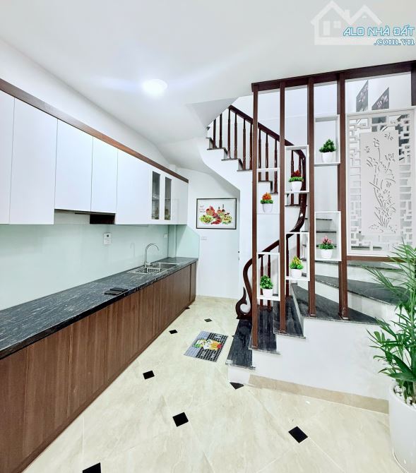 Nhà mới tinh Full nội thất, 5Tầng, dt 32m², 30m ra trục chính ôtô tránh. Tổ 12 trong đê - 2