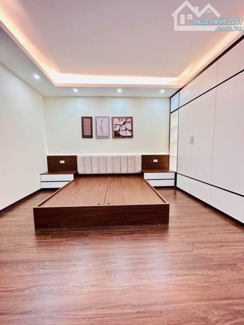 BÁN NHÀ BỒ ĐỀ, TẶNG NỘI THẤT, 31M2, 5T, GIÁ 7,95 TỶ GẦN Ô TÔ ĐỖ - 2
