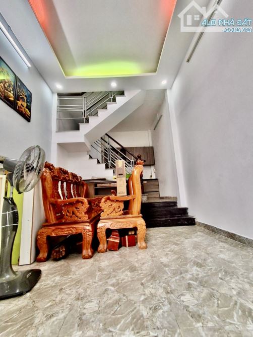 Bán Nhà SỔ HỒNG RIÊNG - 2 TẦNG BTCT CHỈ 3.25 Đồng Huỳnh tấn phát - 2