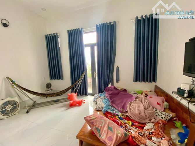 Bình Tân, gần Mặt tiền tên Lử, kế chợ, Hẻm ô tôthông, Nhà 3 Tầng,68 m2, giá rẻ. - 2
