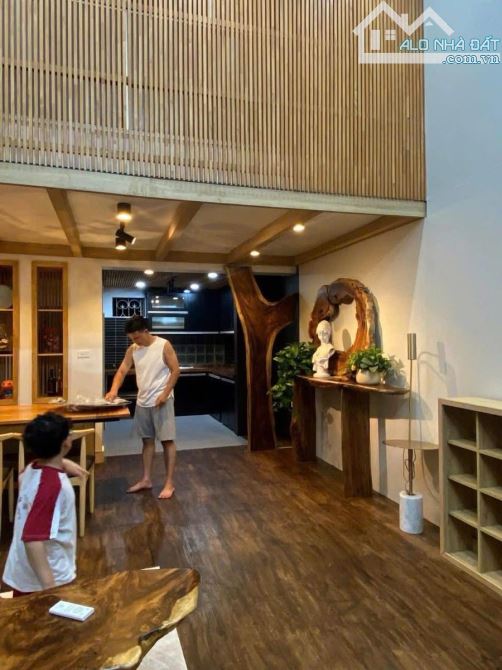 BÁN NHÀ RẺ NHẤT LÊ THANH NGHỊ, NGÕ THÔNG, 20m RA PHỐ DT 64m2 - MT 4,6m. Giá 8 TỶ. - 2